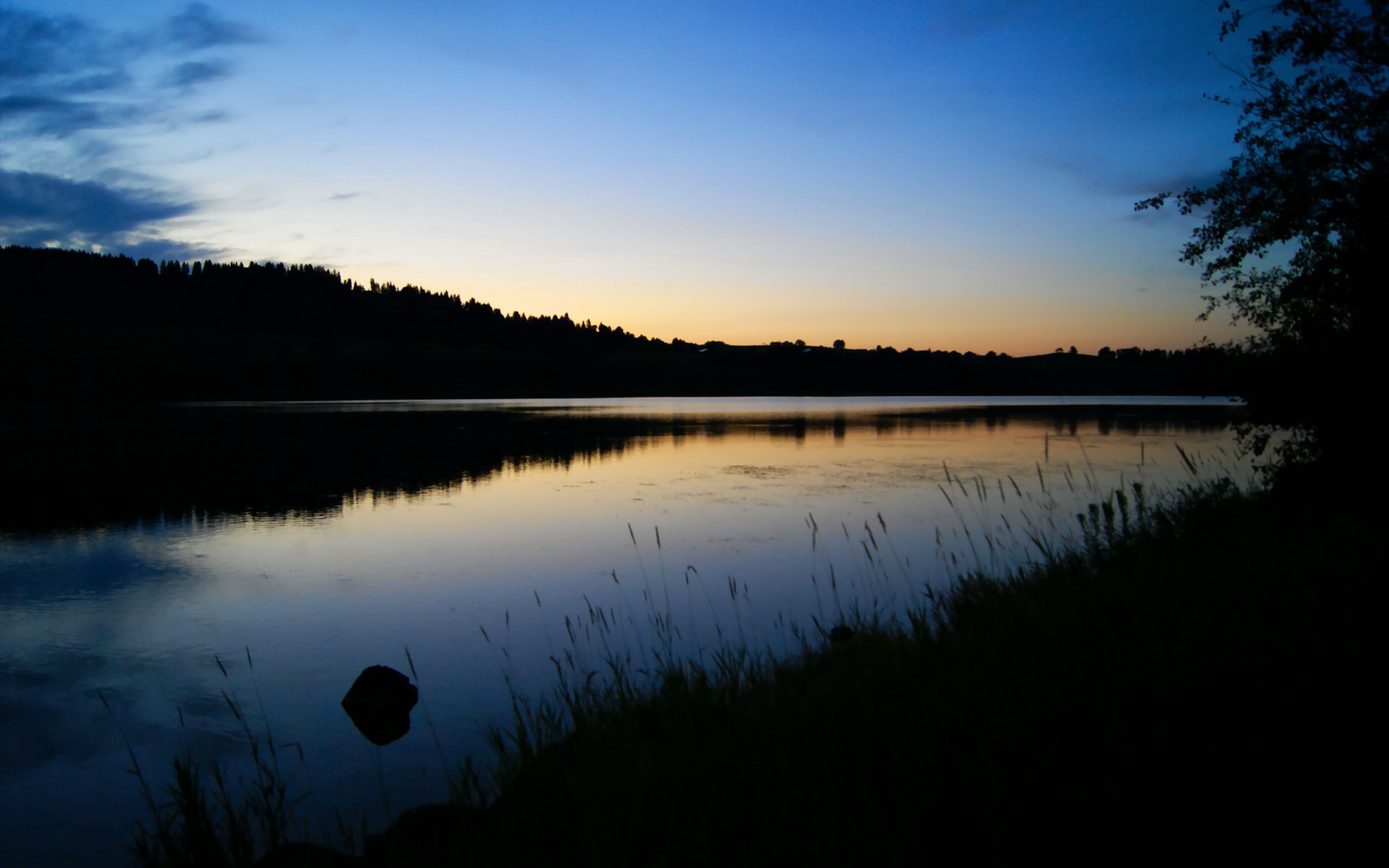 铁血红金碾压白色巨舰，莱奥导演西班牙国家队的宿命对决