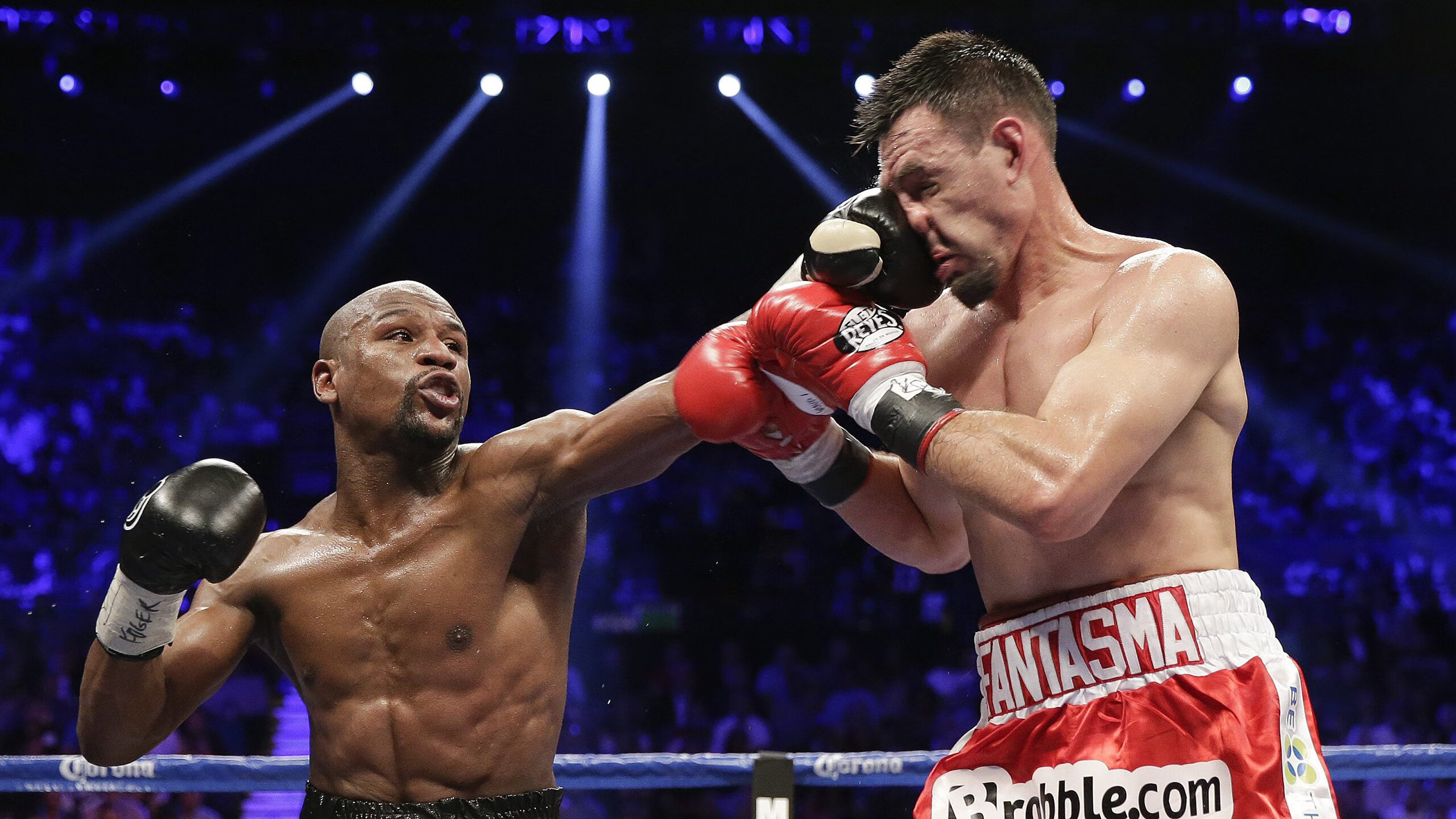 沙漠雄狮咬碎钟表匠，铁腰阿克写就北非童话